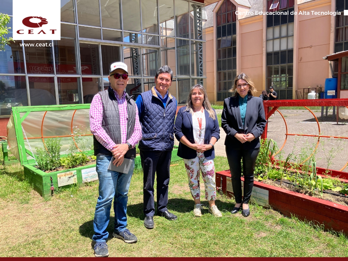 Expertos en Sostenibilidad Visitan el Huerto Escolar