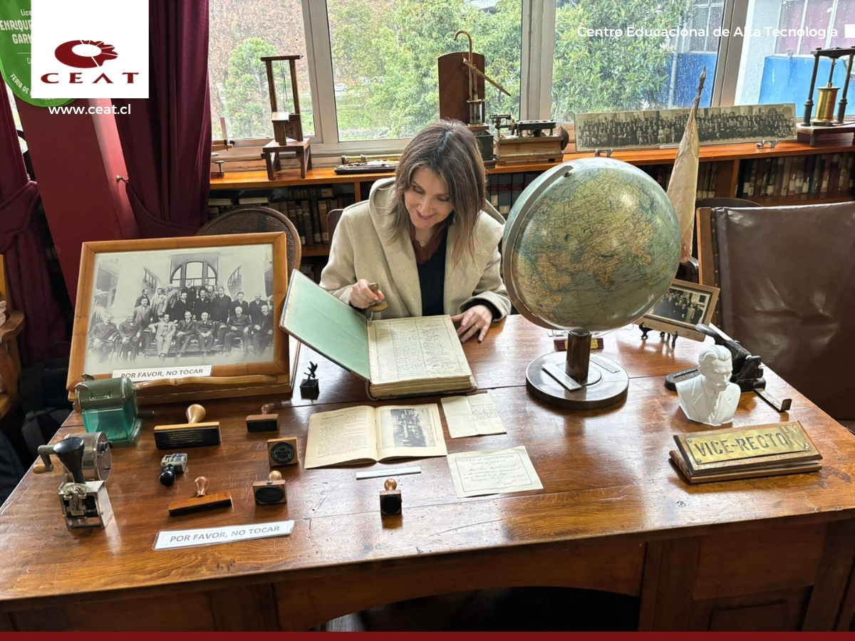 Visita al Taller de Patrimonio del Liceo Enrique Molina Garmendia (3)