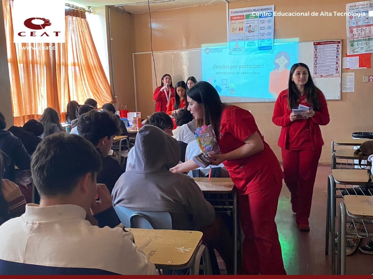 Obstetricia USS realizó intervención en salud sexual en el CEAT (2)
